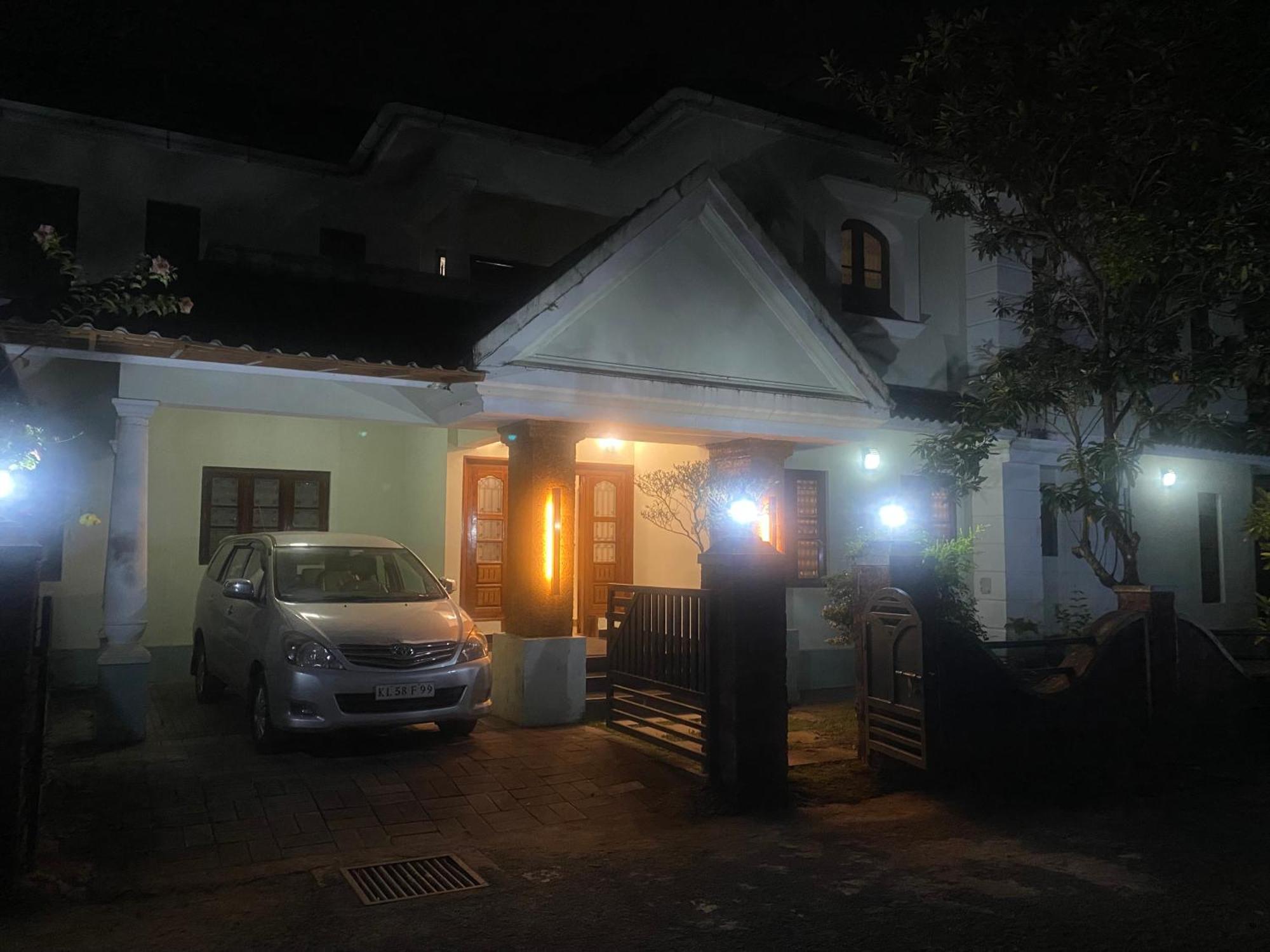 "Radhas" 4Br Villa In Gated Spring Field Community, Kannur ภายนอก รูปภาพ
