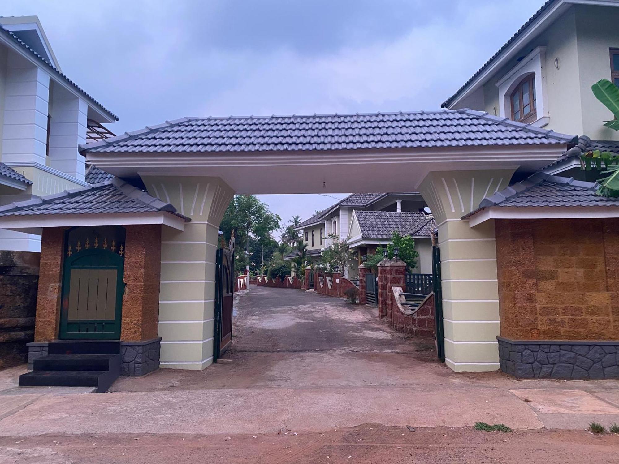 "Radhas" 4Br Villa In Gated Spring Field Community, Kannur ภายนอก รูปภาพ